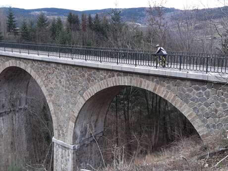 Boucle cyclable P1 : Bourg-Argental – Saint Sauveur en Rue