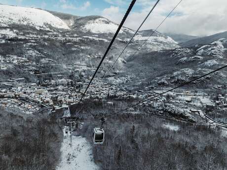 Teleférico de Baou entre Ax-les-Thermes y la estación de Ax 3 Domaines