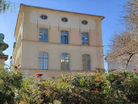 Un bâtiment, mille vies : l’Hôtel de Colla de Pradines