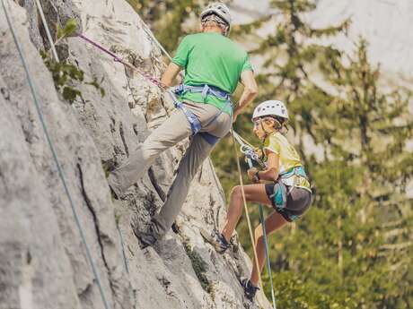 Rock climbing 8-12 y/o: cliff climbing school session