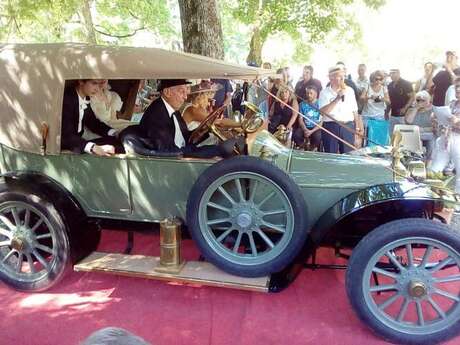 15ème rassemblement Véhicules anciens, rétro élégance