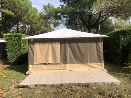 Stay in a "Caribbean" tent at Les Maraises