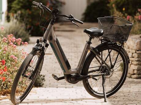 Electric bike hire for children and adults by Les Cycles N