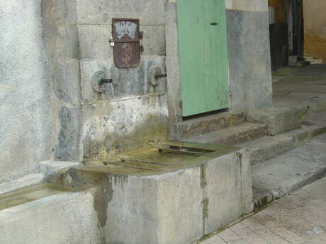 Fontaine de la place du village