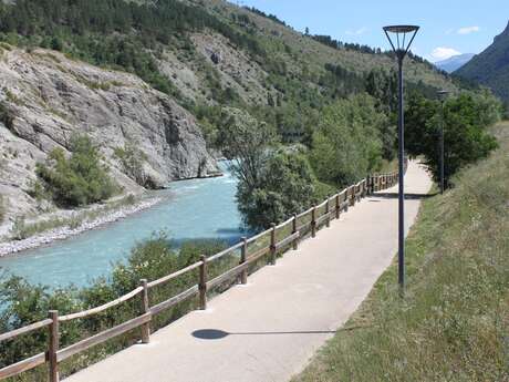 The L’Argentière-la-Bessée green route ("Voie Verte")