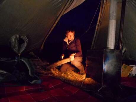 Nuitée Bivouac en forêt sous un tipi chauffé au bois