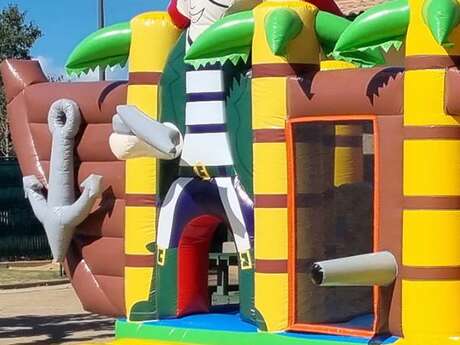 Le Noël Gourmand: La Balayette infernale & le multi-activités Les Pirates Le Noël Gourmand: La Balayette infernale & le multi-activités Les Pirates