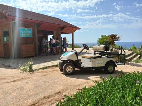 Camping Paradis, visite des décors de la série