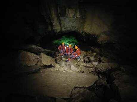 Spéléologie dans la grotte du Curé avec Cordi'ca