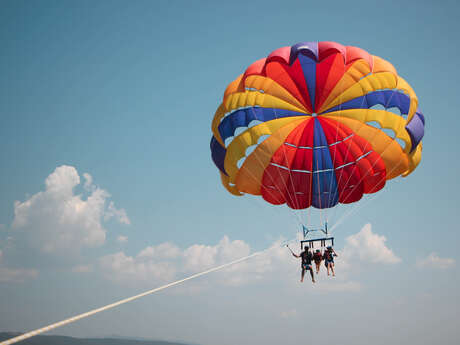 Flug mit dem Fallschirm -  Saint Cyr parachute ascensionnel