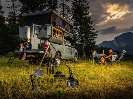 Bivouac en pick-up en pleine nature