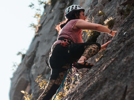 Group climbing lesson with the Guides Office