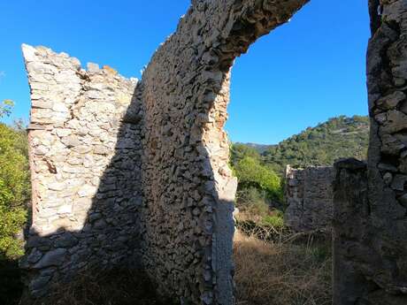 Le château de Tourris au départ de la Tourravelle