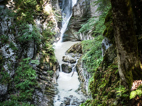 La cascade mystérieuse
