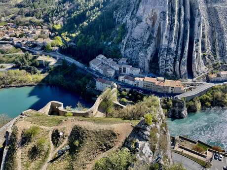 Le rocher de la Baume : découverte nocturne de Sisteron et de ses environs