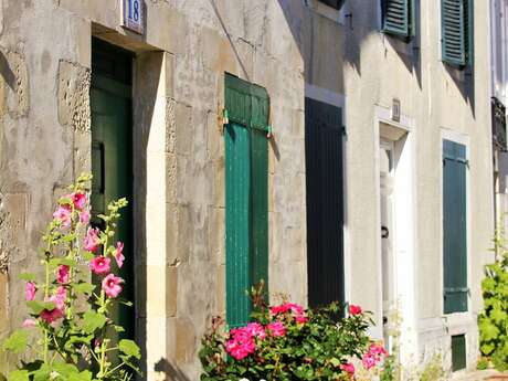 A family stroll in Saint-Martin-de-Ré