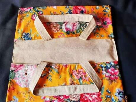 Journées Européennes des Métiers d'Art - Démonstration  de fabrication de fleurs en tissus dans l'atelier de la couturière Anne-Marie Laval