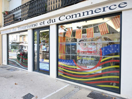 La magie de Noël s’installe à la Maison du Tourisme et du Commerce !