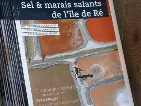 Firmar libros en la tienda de los salineros