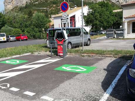 eborn - Fast-track electric vehicle charging station