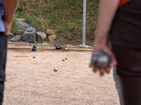 Découverte de la pétanque et chasse aux œufs