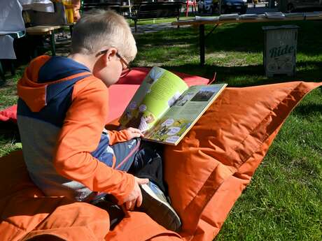Lectures plein'air à Malaz