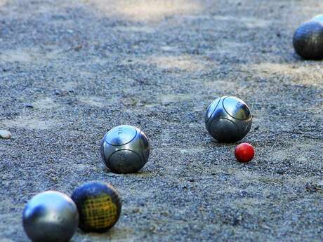 Concours de pétanque semi-nocturne