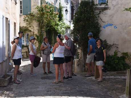 Visite guidée privée avec Françoise Migraine, guide conférencière : village et fortifications de Saint-Martin de Ré