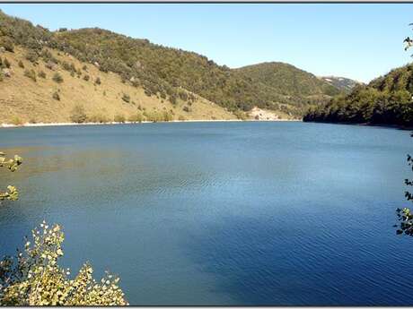 Le lac et le plateau de Peyssier