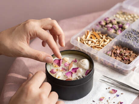 Maison Hanoja : Atelier création bougie parfumée et fleurie