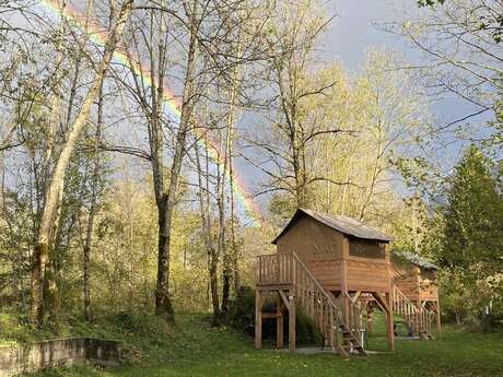 Cabanes sur pilotis du camping l'Arc en Ciel