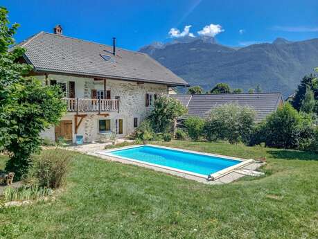 A la Claire Fontaine