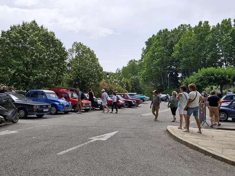 Concentration de véhicules anciens