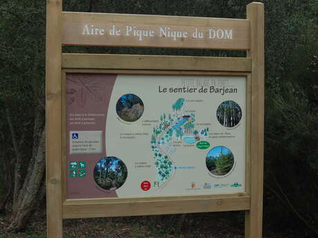 Sentier de Barjean dans le massif des Maures