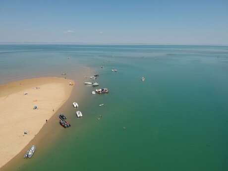2-hour discovery cruise on a fast, comfortable pleasure boat by Île de Ré Nautisme