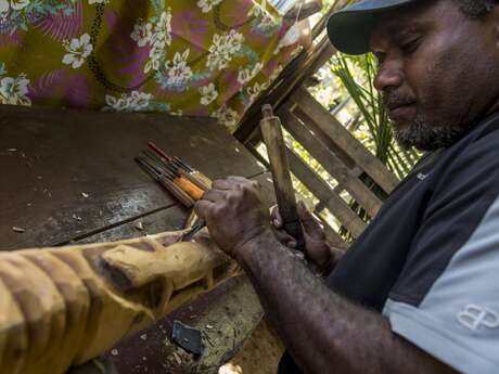 Sculpteur traditionnel Alain Pwéré