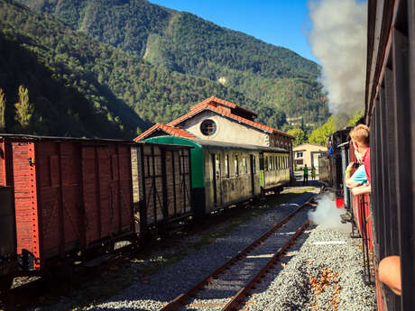 Embarquer dans le train des chemins de fer de provence et découvrir la moyenne vallée du Var