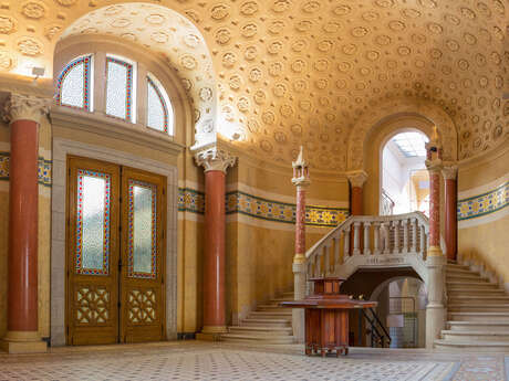 Visite du hall des Grands Thermes par l’Association Patrimoine et…