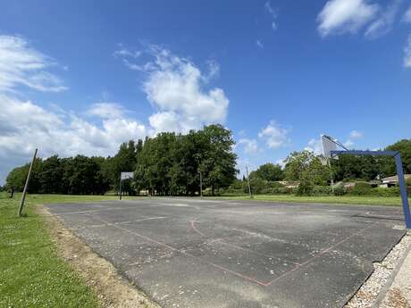 Terrain de basket à Léribosc