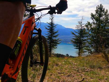 N°1 Vert - Le Lac de Sainte-Croix depuis Moustiers (Circuit VTT Moustiers-Sainte-Marie)