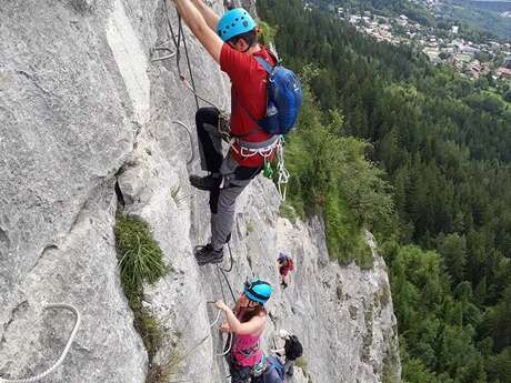 Prenez de la hauteur avec la Via Ferrata de Curalla accompagnée