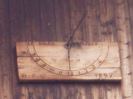 Cadran solaire en bois de l'Arpelin