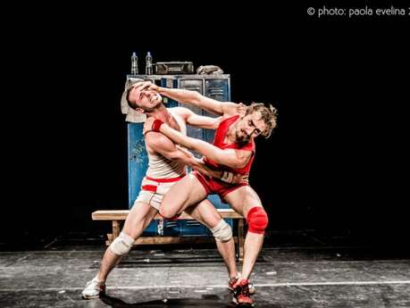 Danse, humour - Un poyo rojo