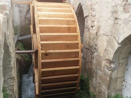 Roue à augets de l'ancien moulin à farine