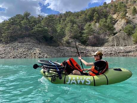 Aventure VTT et packraft sur le lac de Castillon