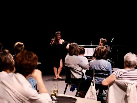 Théâtre : Un Verre à Soi,  par Claire Barrabès