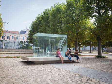 Installation in-situ, place d'armes - Gimme Shelter, Nathalie Talec