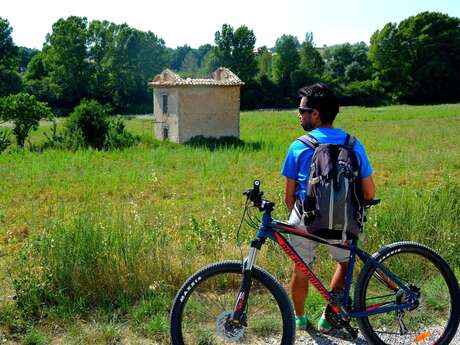 RIEZ - Les Pigeonniers et Cabanons à VTT