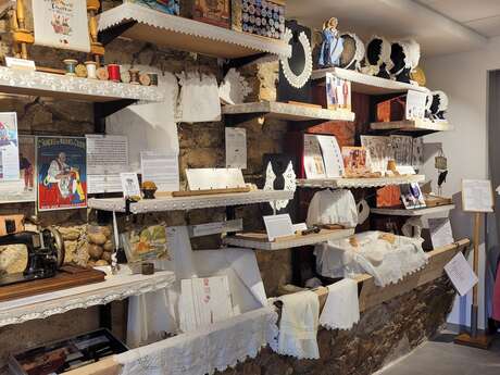 Exposition "Le costume varois et son environnement"