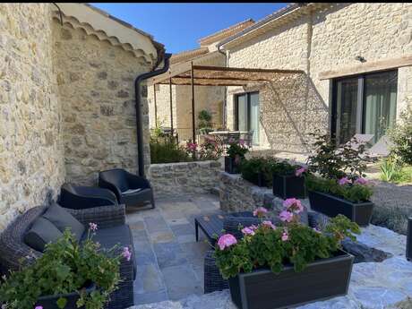 Sous les Roches - Gîte l'Ecurie